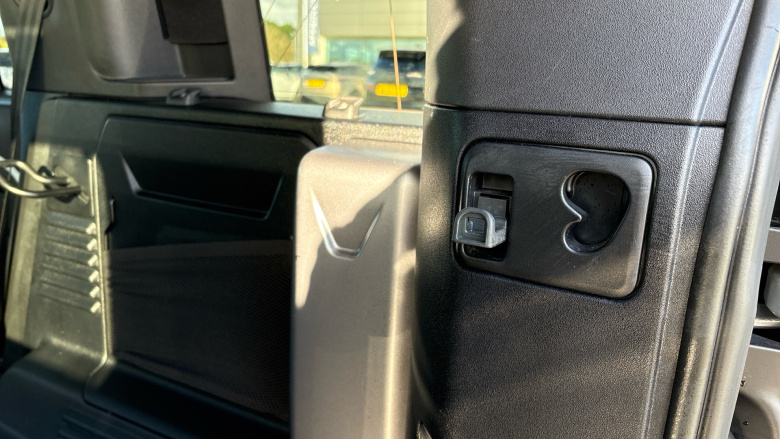 Land Rover Defender 3.0 D250 X-Dynamic S 110 5dr Auto Diesel Estate